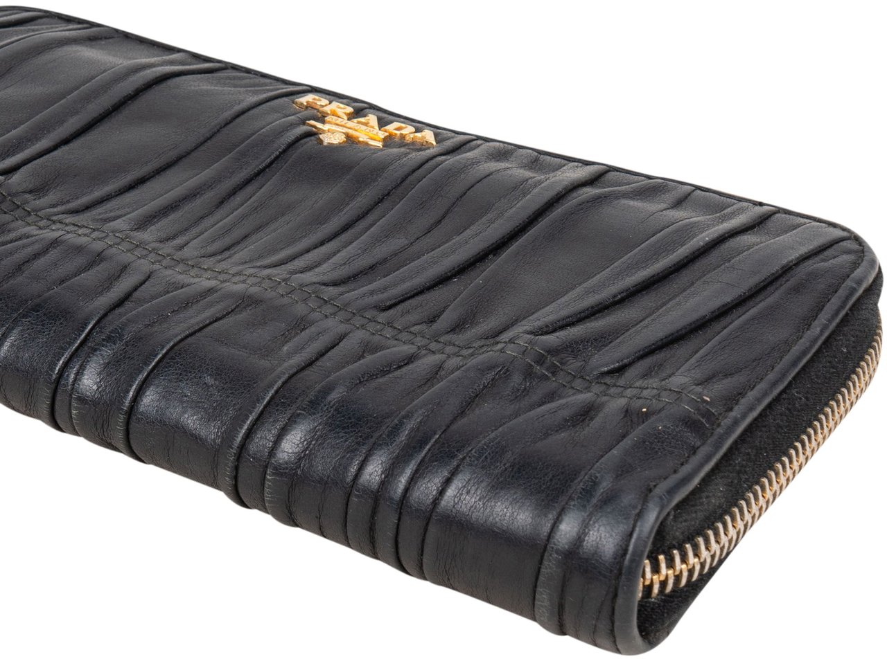 Prada Prada Quilted Leather Wallet Zwart