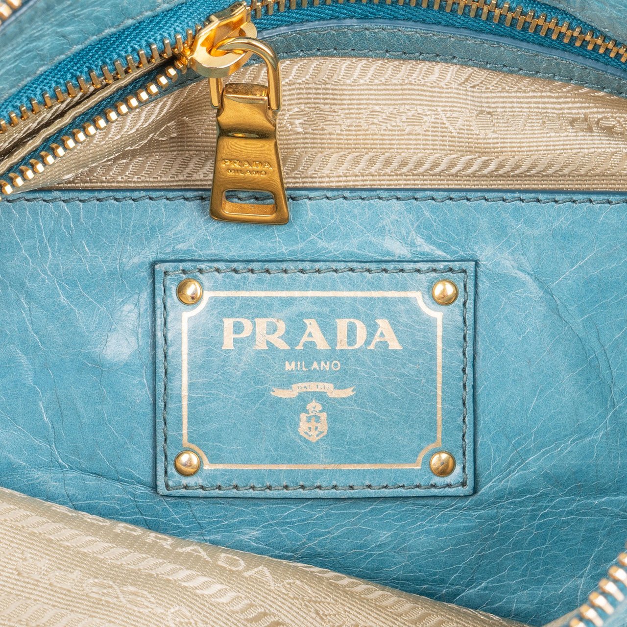Prada Prada Leather Vitello City Shoulder Bag Blauw