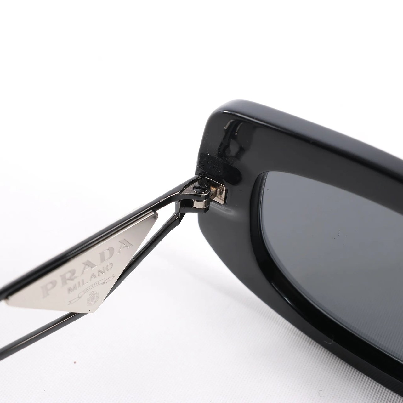 Prada Prada Sunglasses in Black PR 14YS Zwart