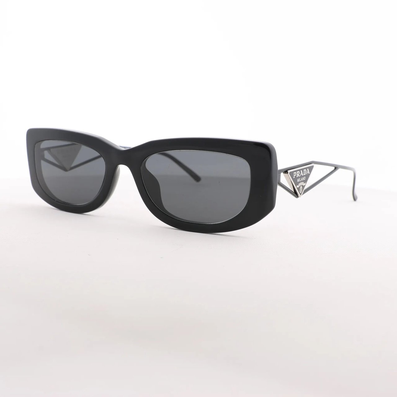 Prada Prada Sunglasses in Black PR 14YS Zwart