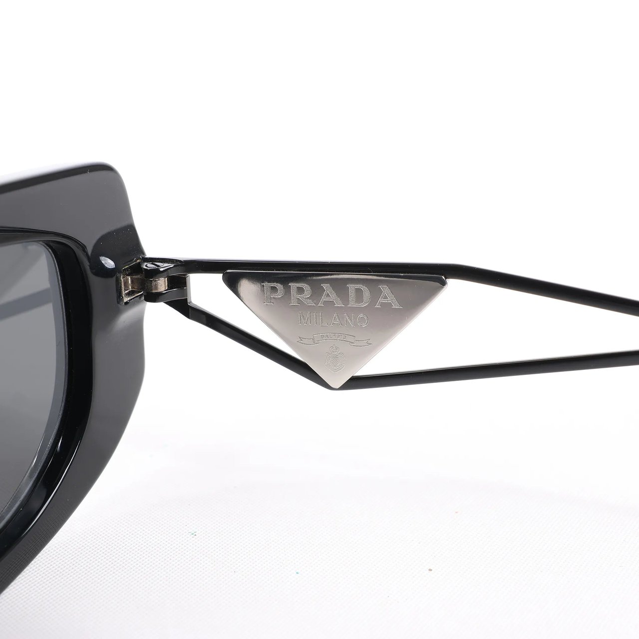 Prada Prada Sunglasses in Black PR 14YS Zwart
