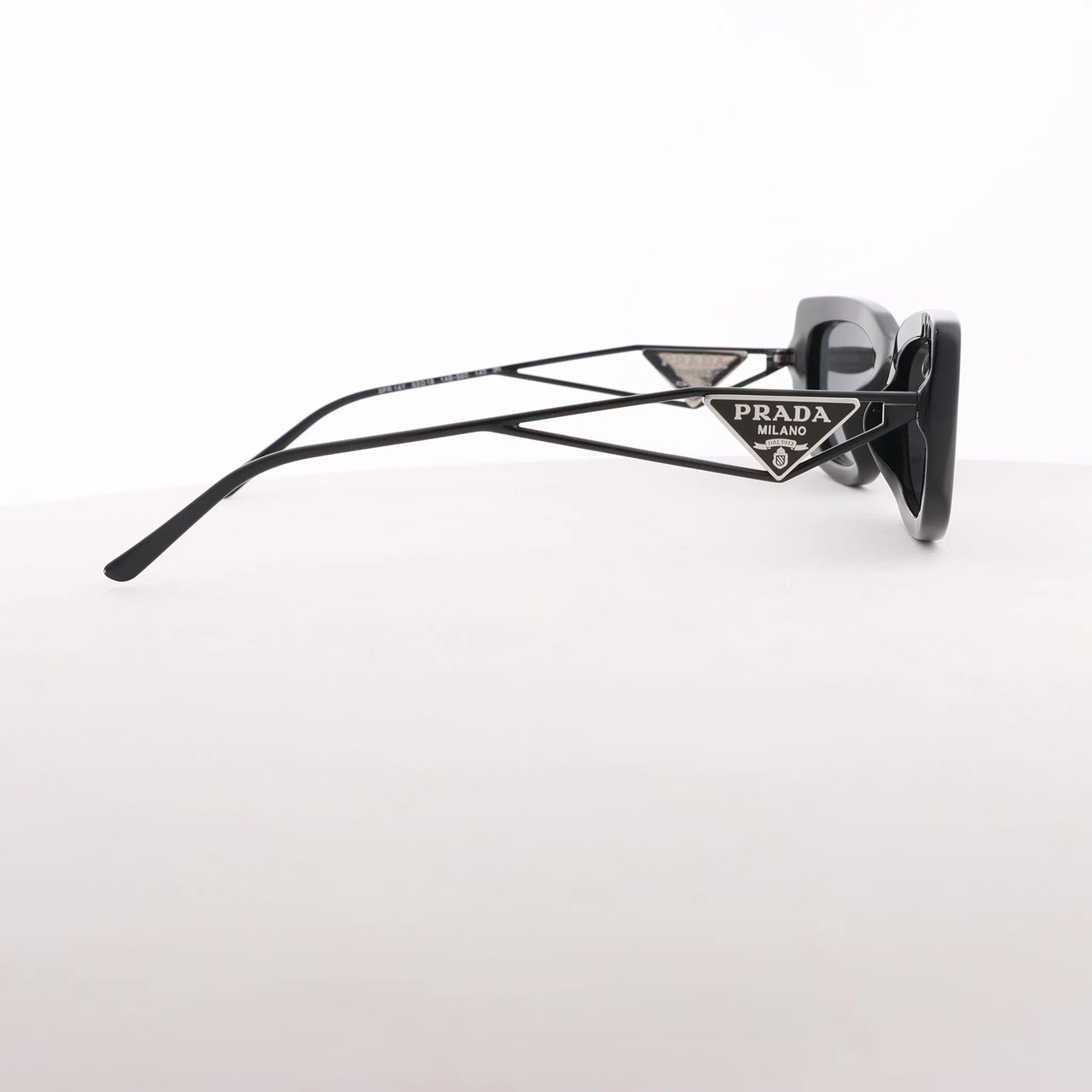 Prada Prada Sunglasses in Black PR 14YS Zwart