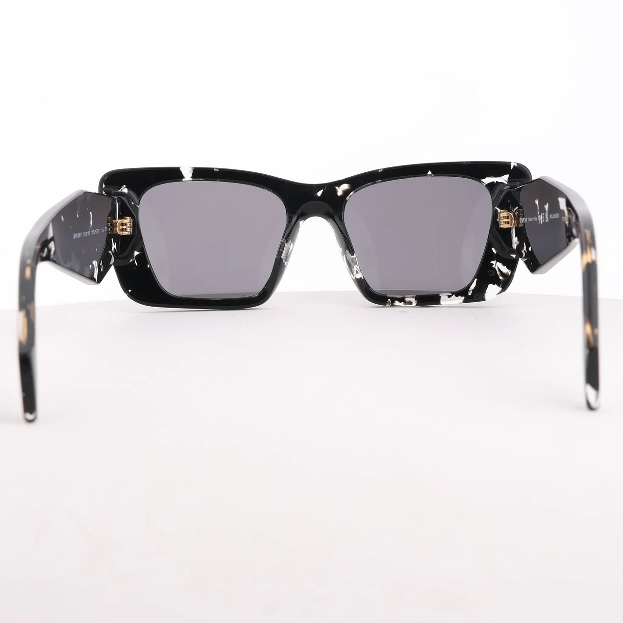 Prada Prada Cat Eye-Frame Sunglasses in Black PR 08Y Zwart