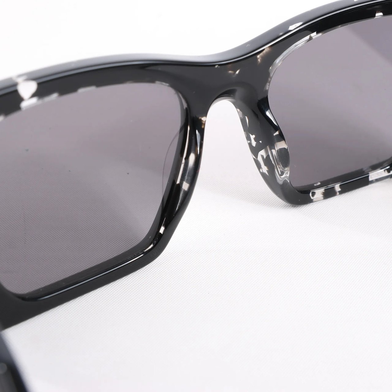 Prada Prada Cat Eye-Frame Sunglasses in Black PR 08Y Zwart