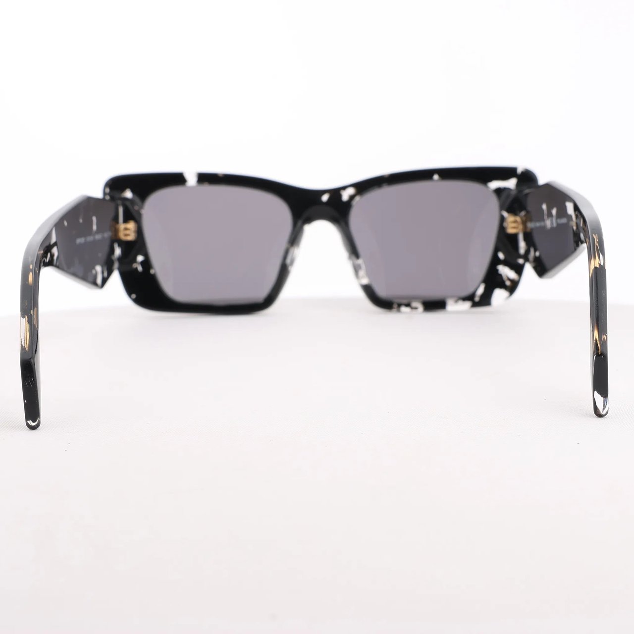 Prada Prada Cat Eye-Frame Sunglasses in Black PR 08Y Zwart