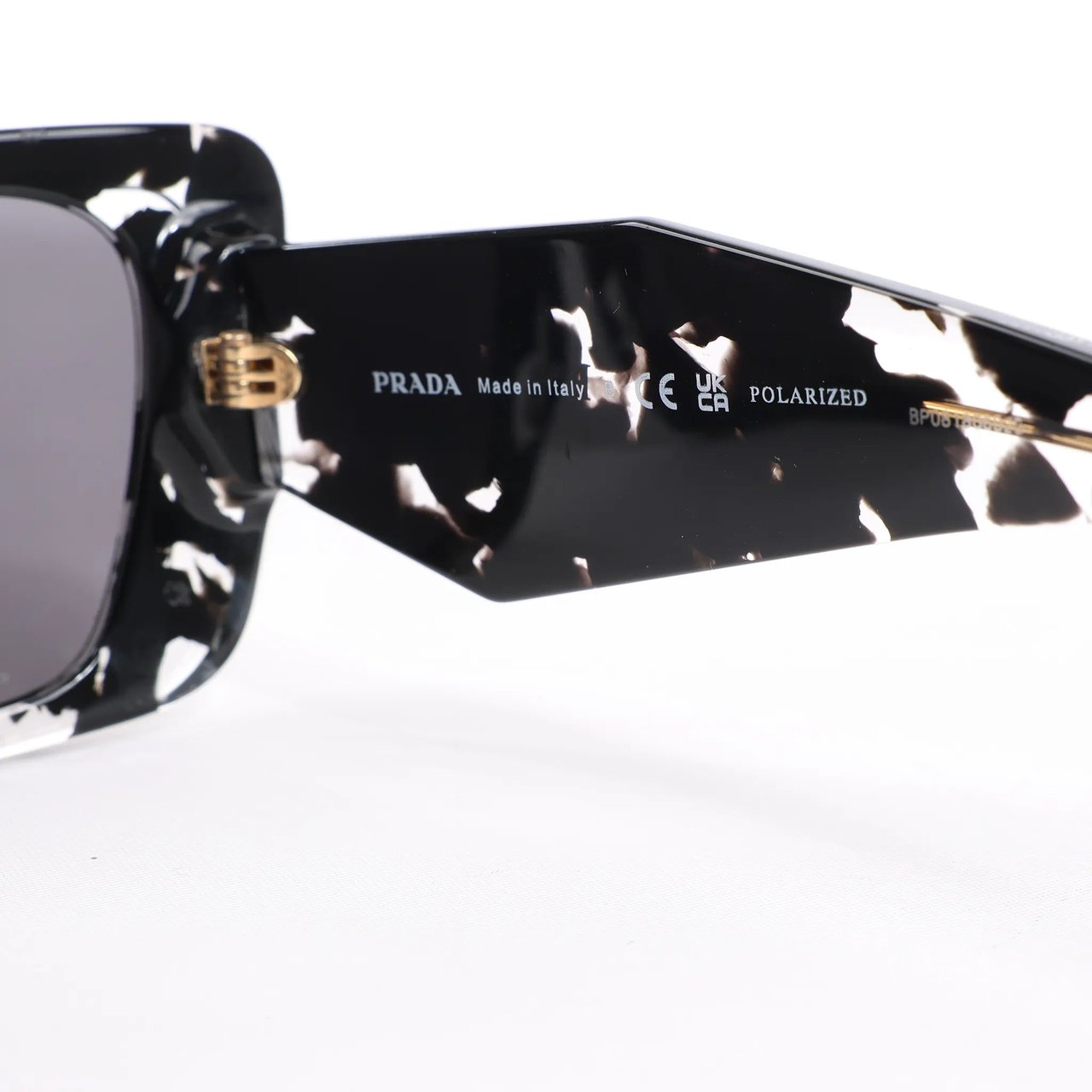 Prada Prada Cat Eye-Frame Sunglasses in Black PR 08Y Zwart