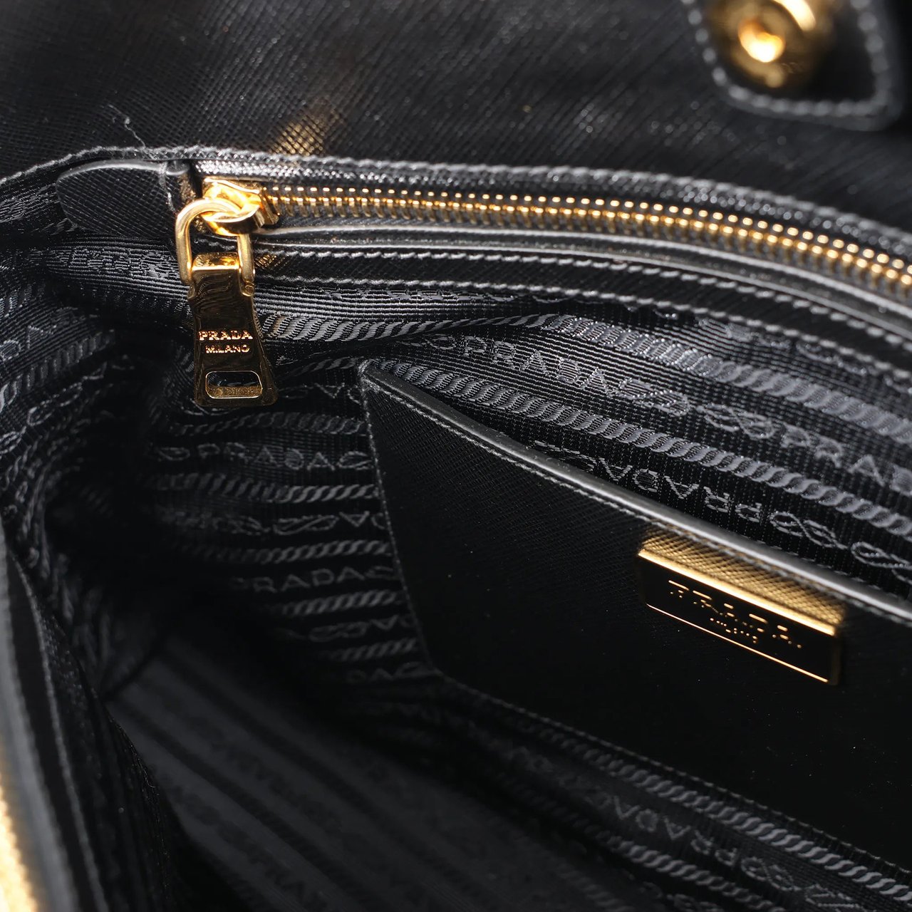 Prada Prada Promenade Saffiano Lux Leather 2Way Handbag in Black Zwart