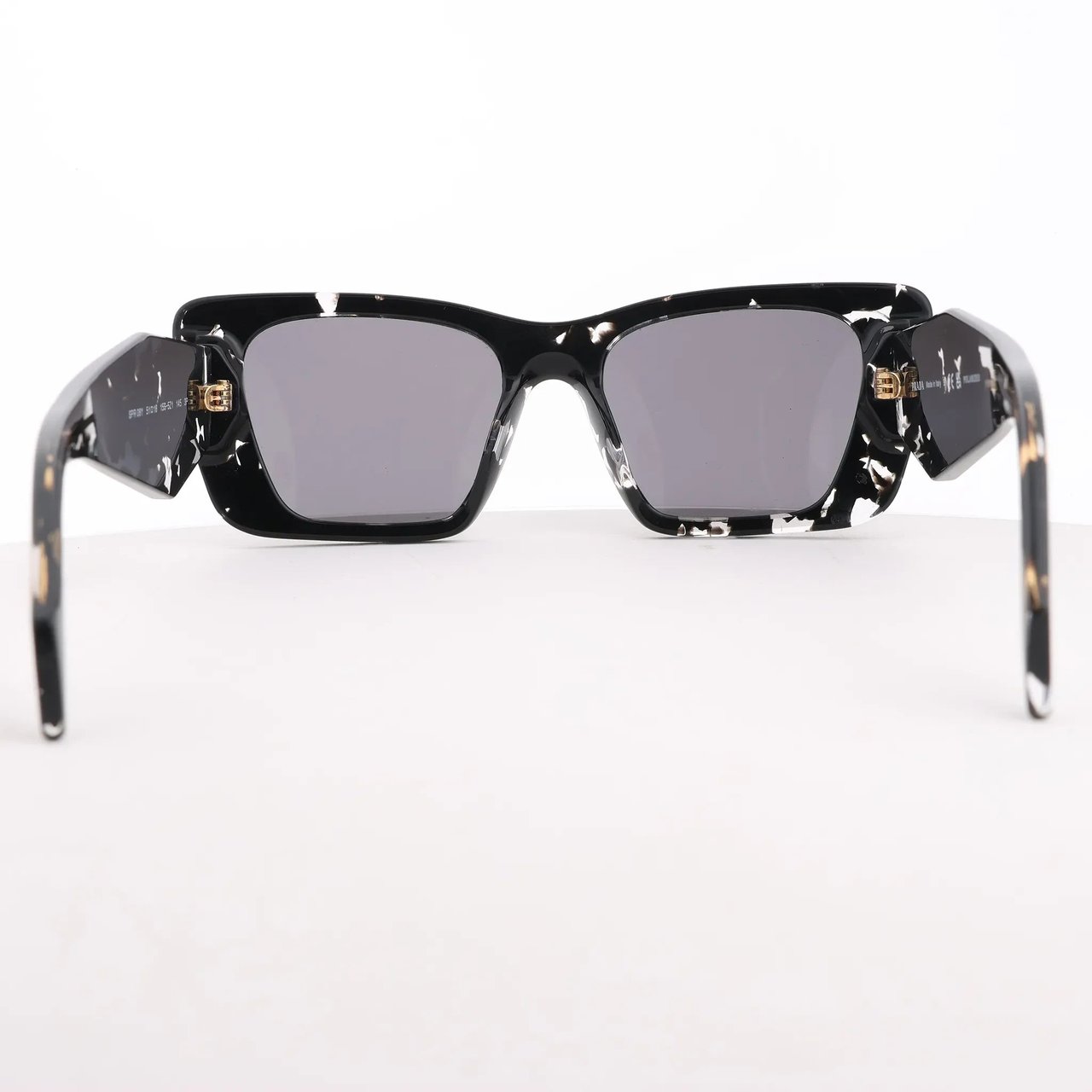 Prada Prada Cat Eye-Frame Sunglasses in Black PR 08Y Zwart