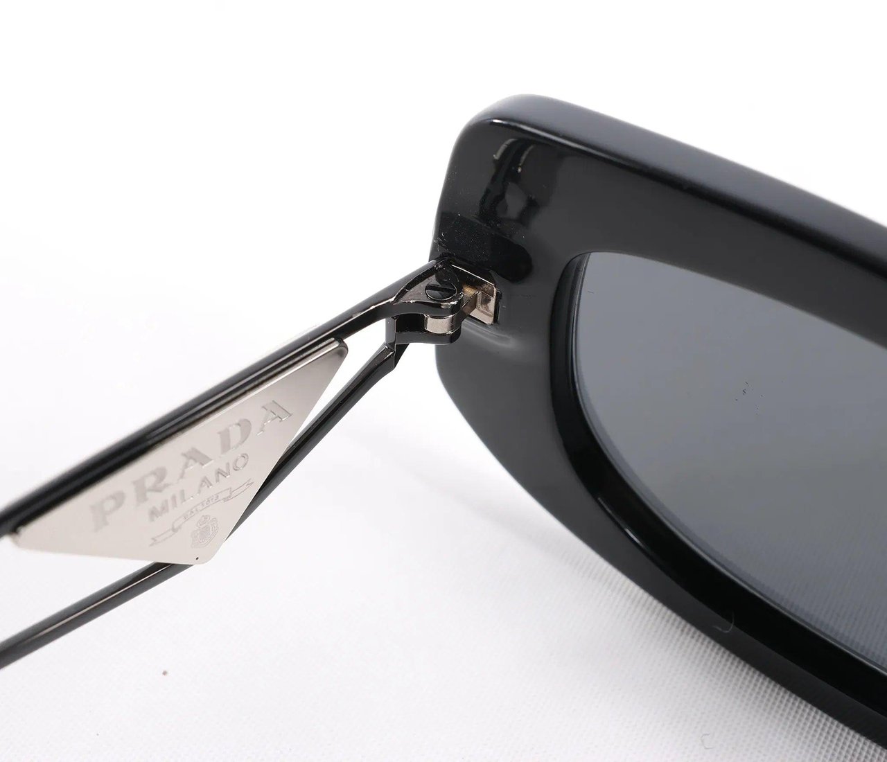 Prada Prada Sunglasses in Black PR 14YS Zwart
