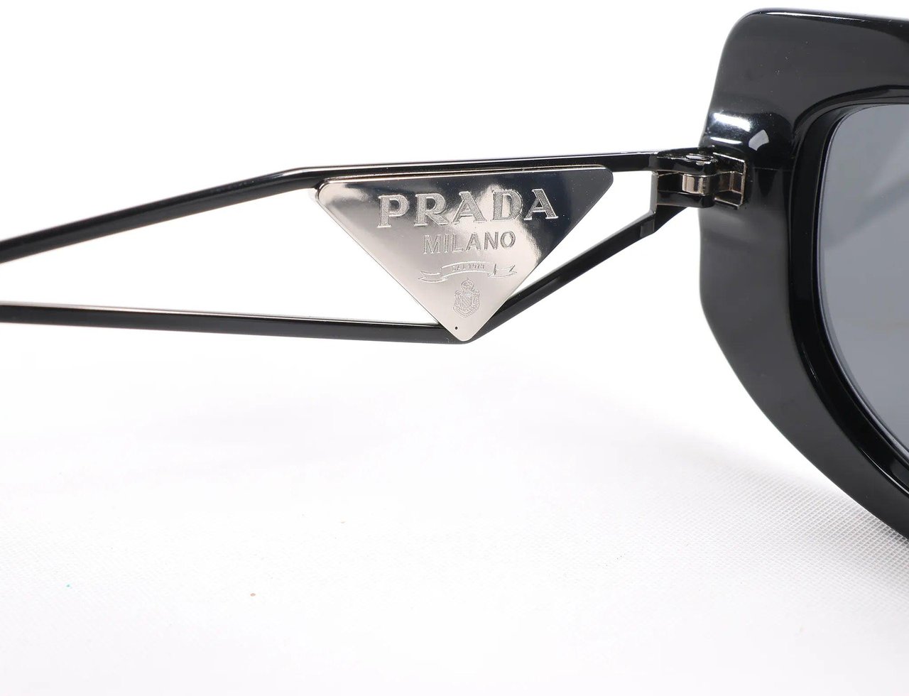 Prada Prada Sunglasses in Black PR 14YS Zwart