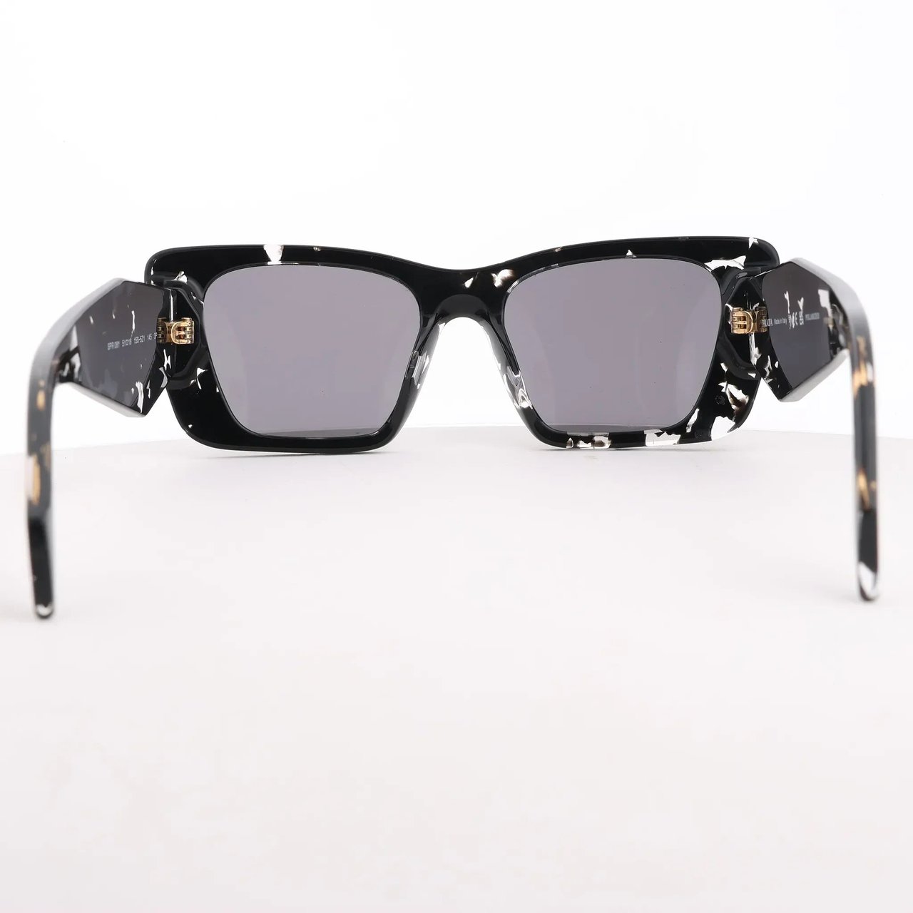 Prada Prada Cat Eye-Frame Sunglasses in Black PR 08Y Zwart