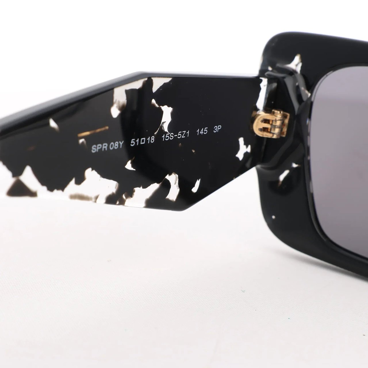 Prada Prada Cat Eye-Frame Sunglasses in Black PR 08Y Zwart