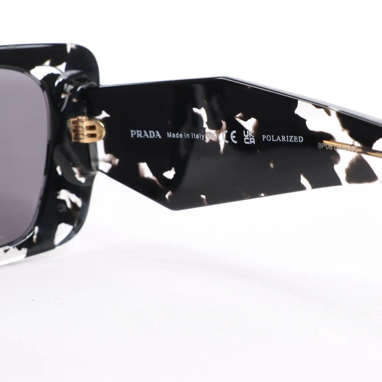 Prada Prada Cat Eye-Frame Sunglasses in Black PR 08Y Zwart