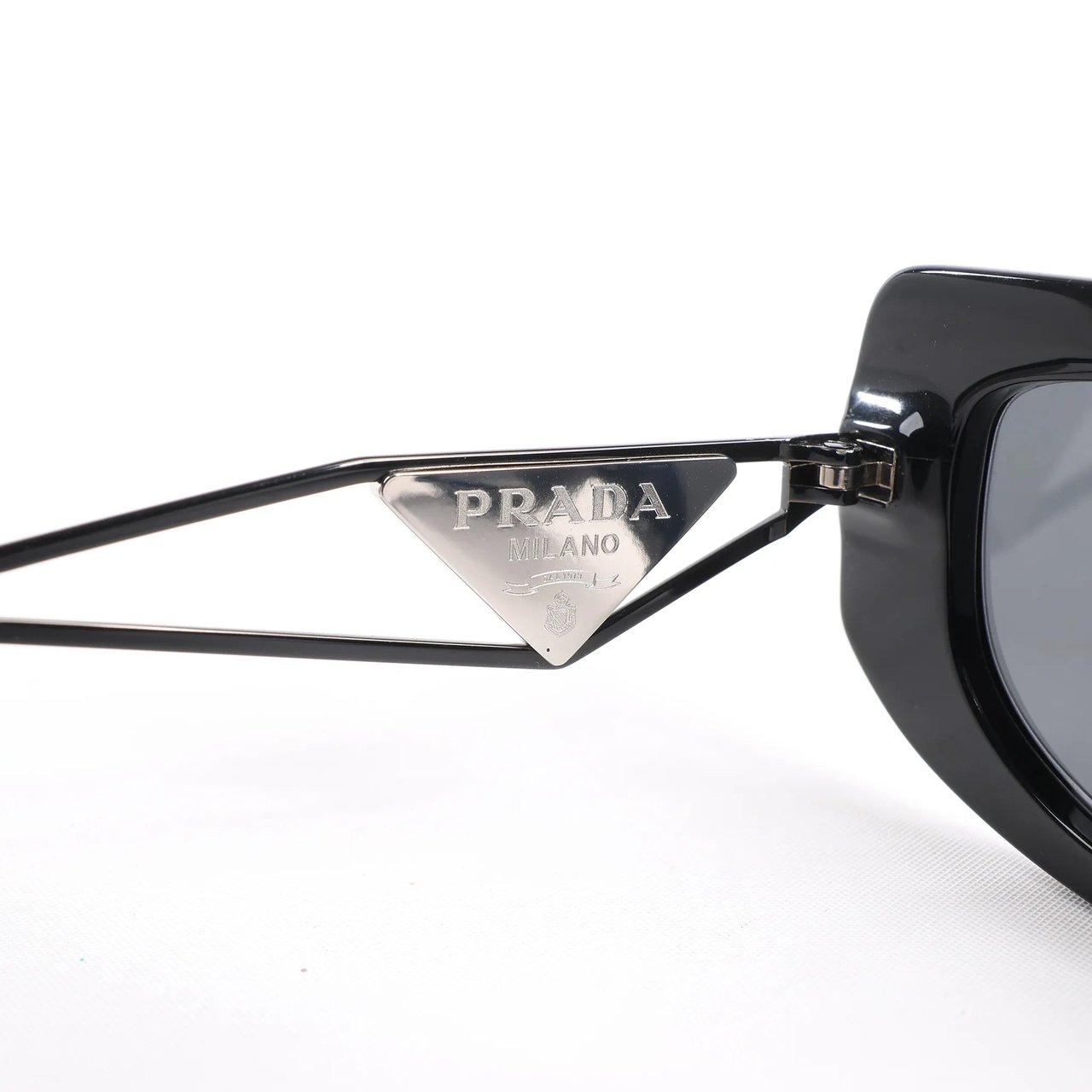 Prada Prada Sunglasses in Black PR 14YS Zwart