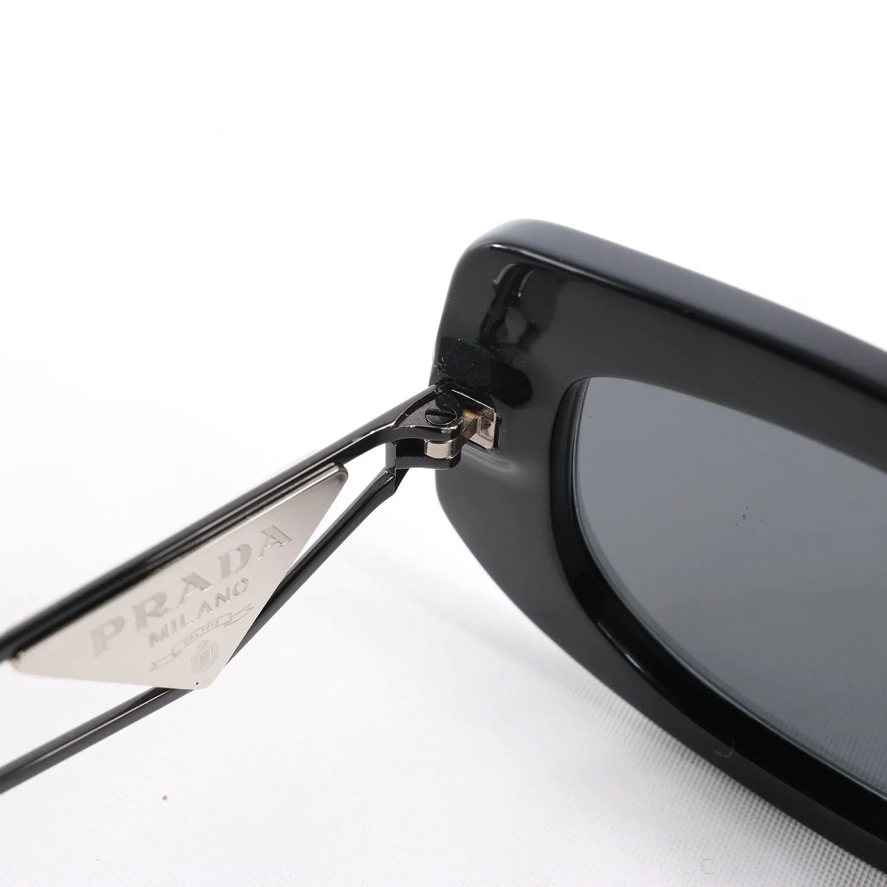 Prada Prada Sunglasses in Black PR 14YS Zwart