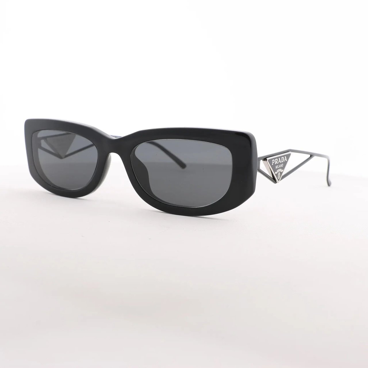 Prada Prada Sunglasses in Black PR 14YS Zwart