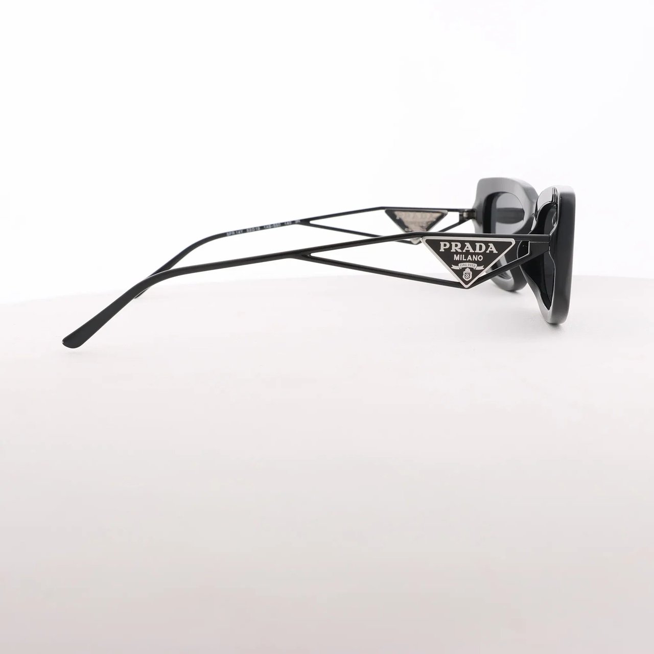 Prada Prada Sunglasses in Black PR 14YS Zwart