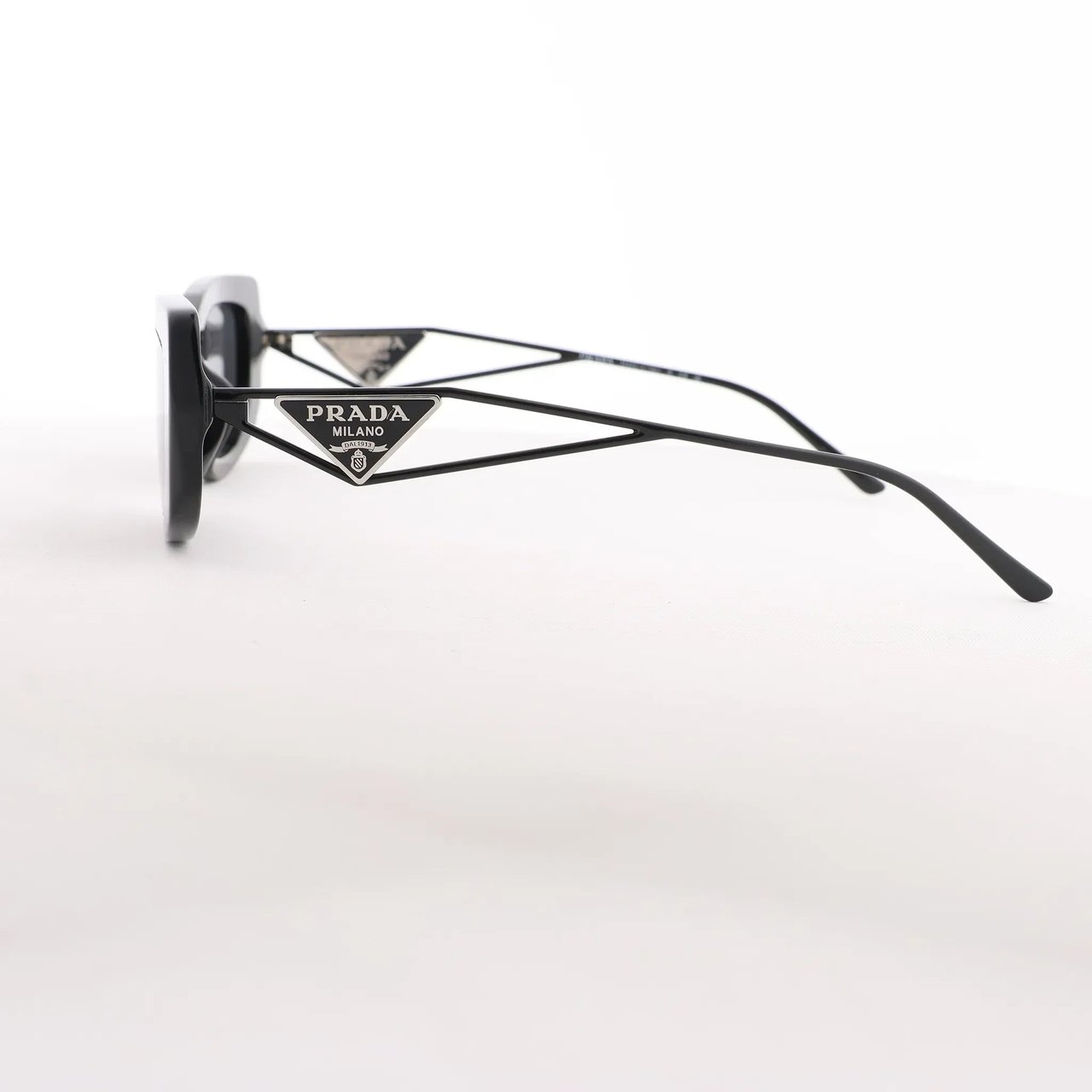 Prada Prada Sunglasses in Black PR 14YS Zwart