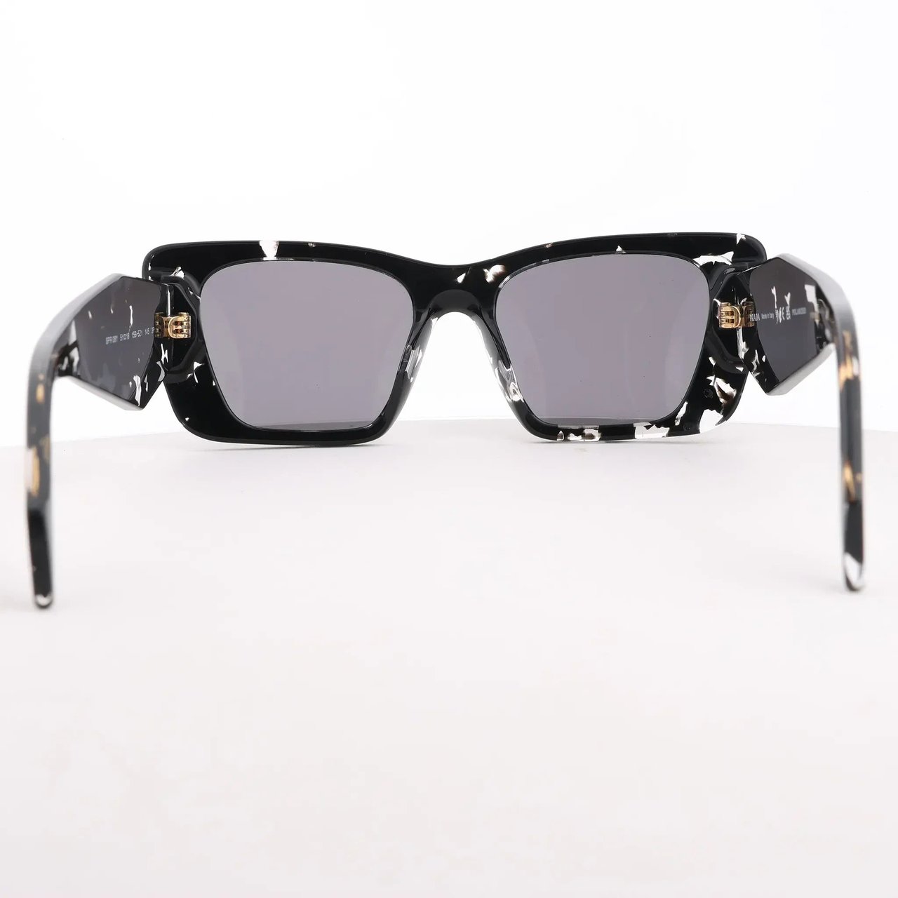 Prada Cat Eye-Frame Sunglasses in Black PR 08Y Zwart