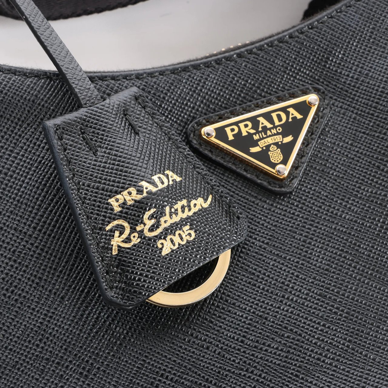 Prada Re-Edition 2005 Leather Crossbody Bag in Black Zwart