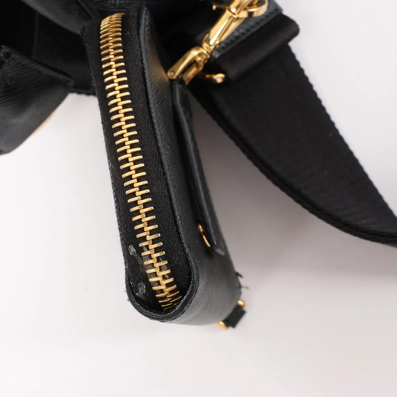 Prada Re-Edition 2005 Leather Crossbody Bag in Black Zwart