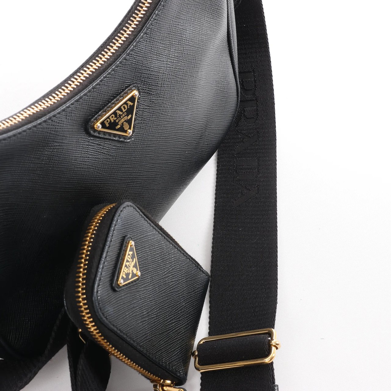 Prada Re-Edition 2005 Leather Crossbody Bag in Black Zwart
