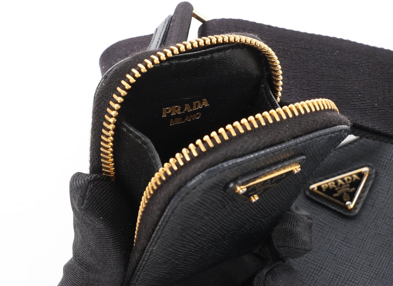 Prada Re-Edition 2005 Leather Crossbody Bag in Black Zwart