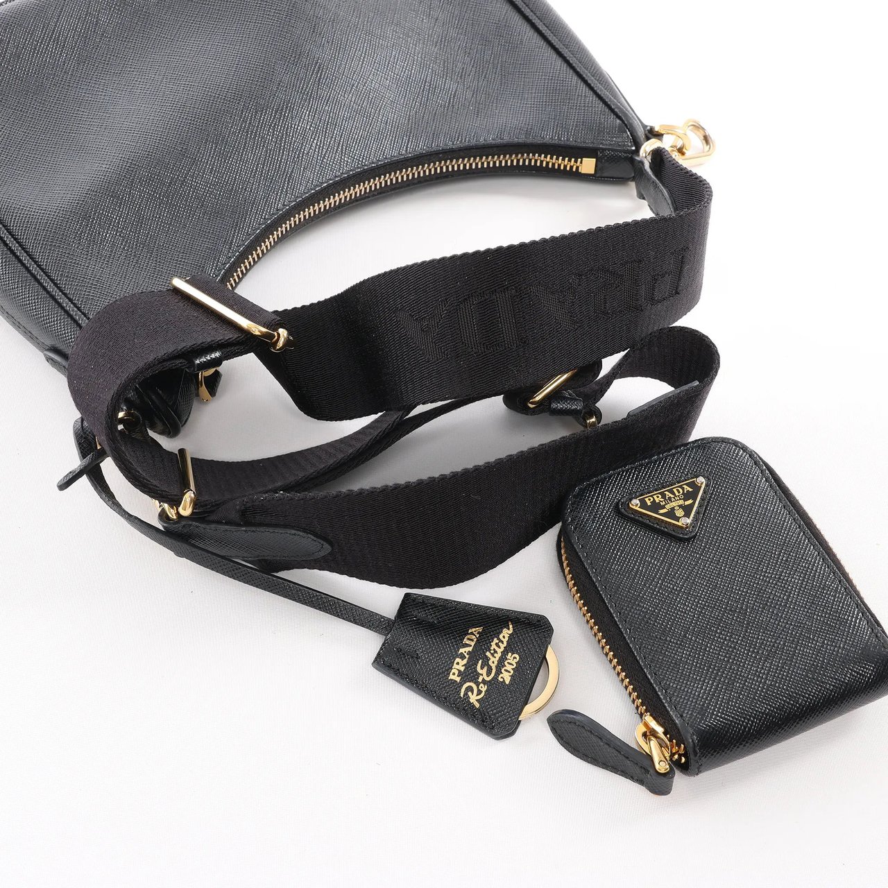 Prada Re-Edition 2005 Leather Crossbody Bag in Black Zwart