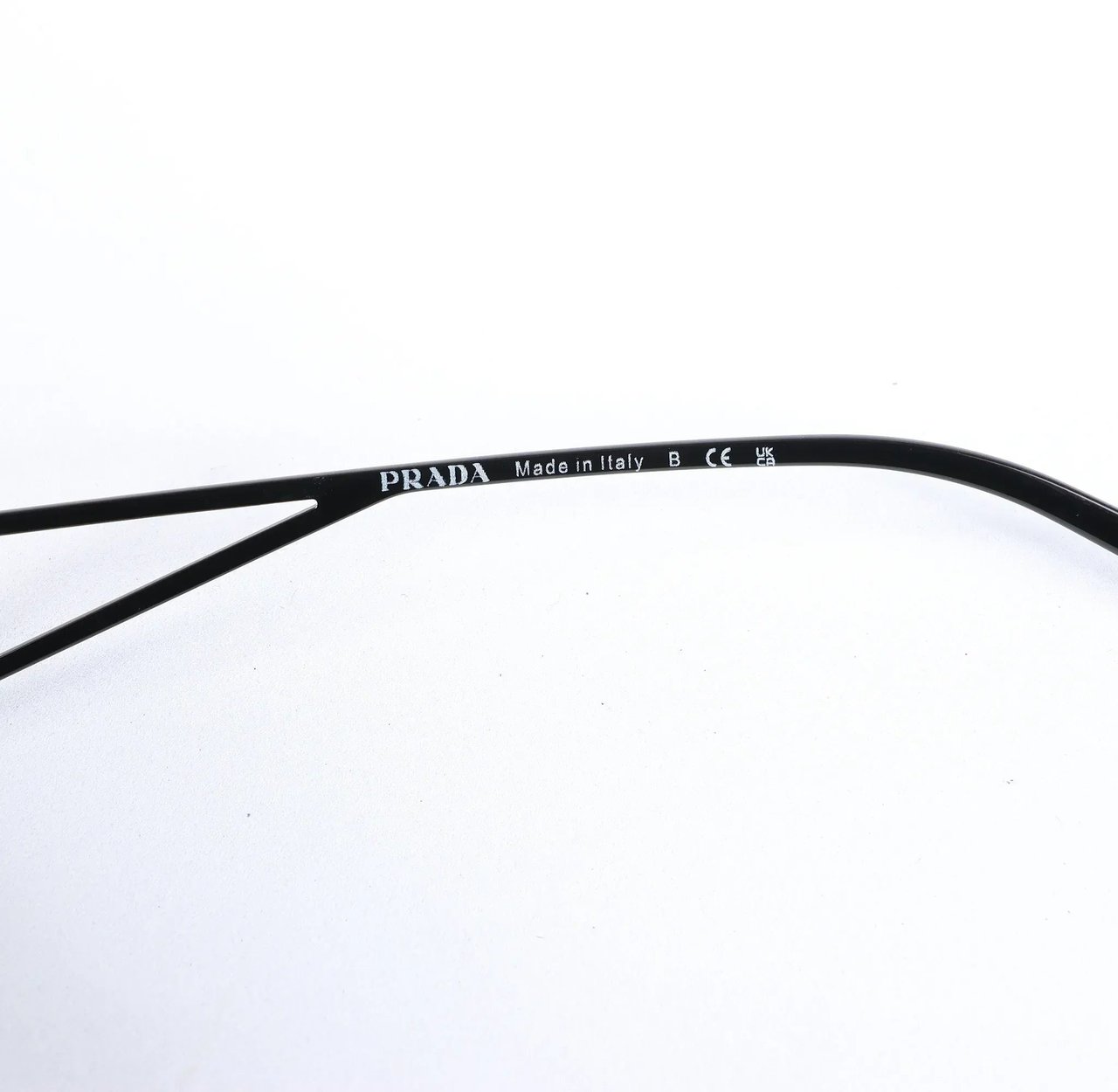 Prada Sunglasses in Black PR 14YS Zwart