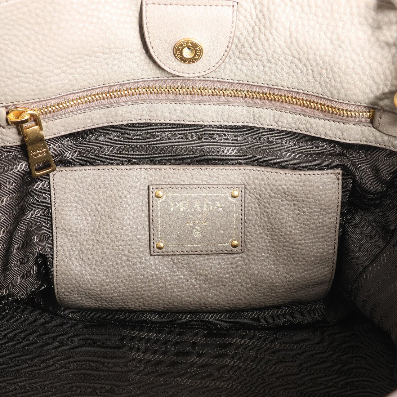 Prada Vitello Daino Leather 2Way Handbag in Gray Grijs