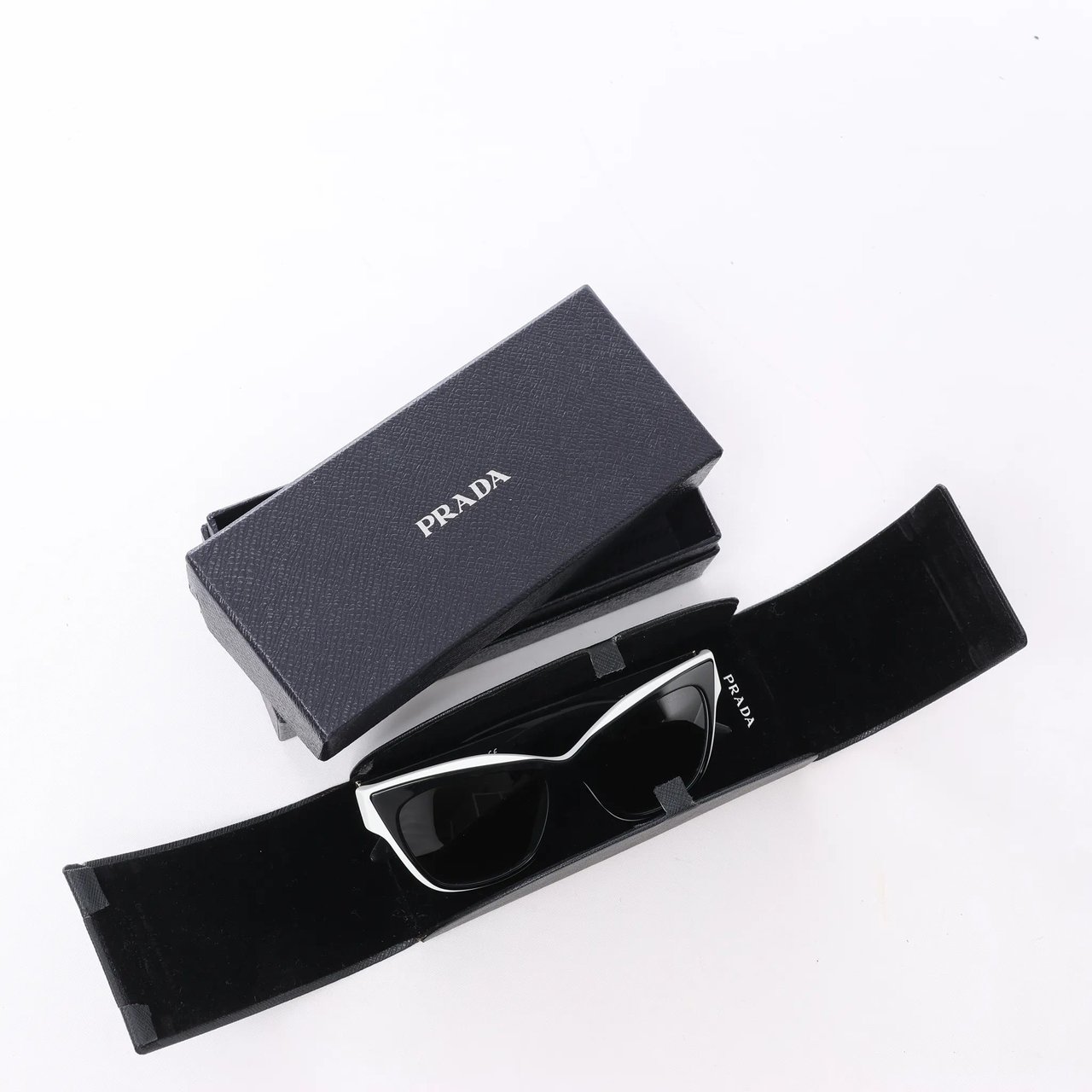 Prada SPR 23X Sunglasses in Black/White Zwart