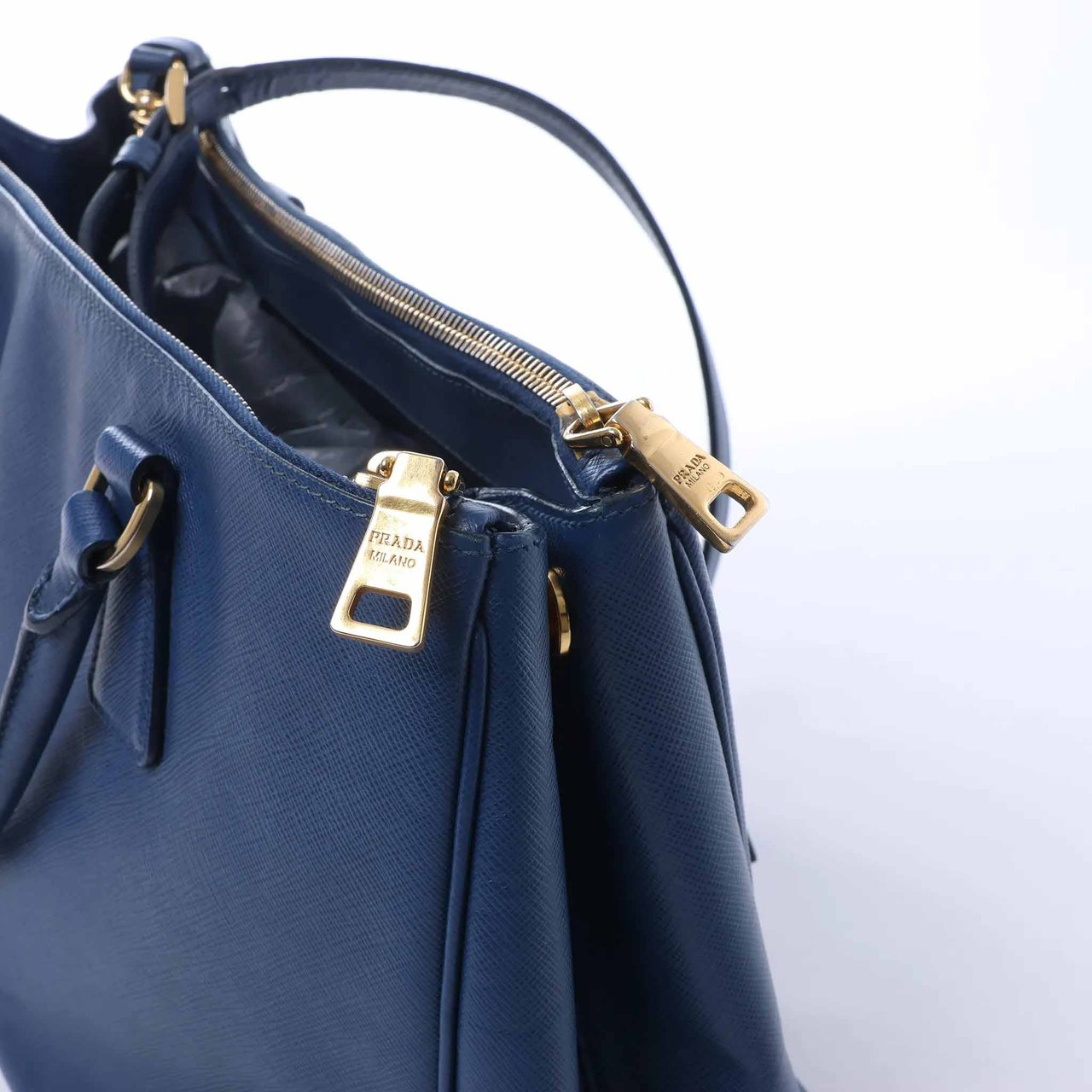 Prada Galleria Saffiano Lux Leather 2Way Handbag in Blue 324823 Blauw