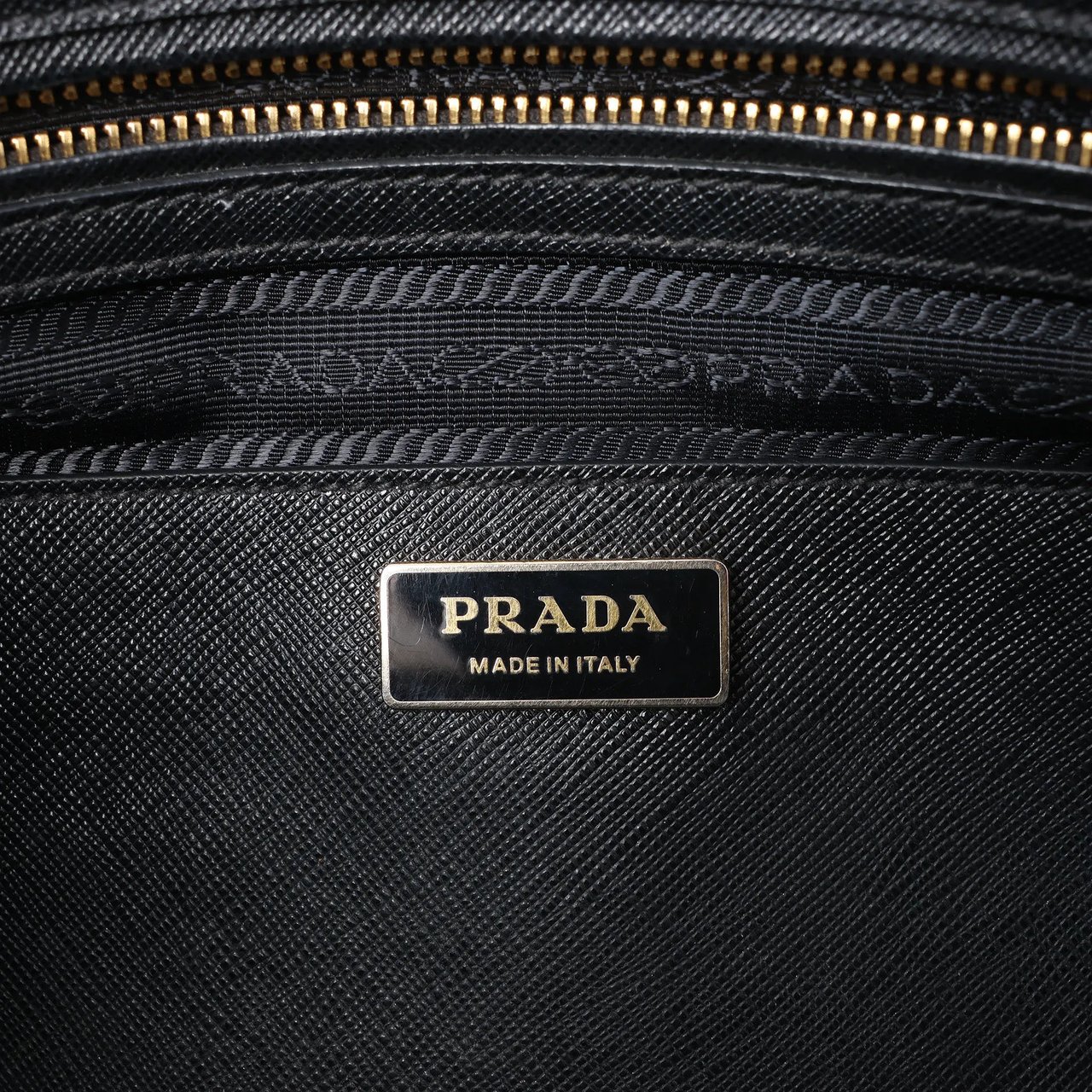 Prada Galleria Saffiano Lux Leather 2Way Handbag in Black Zwart
