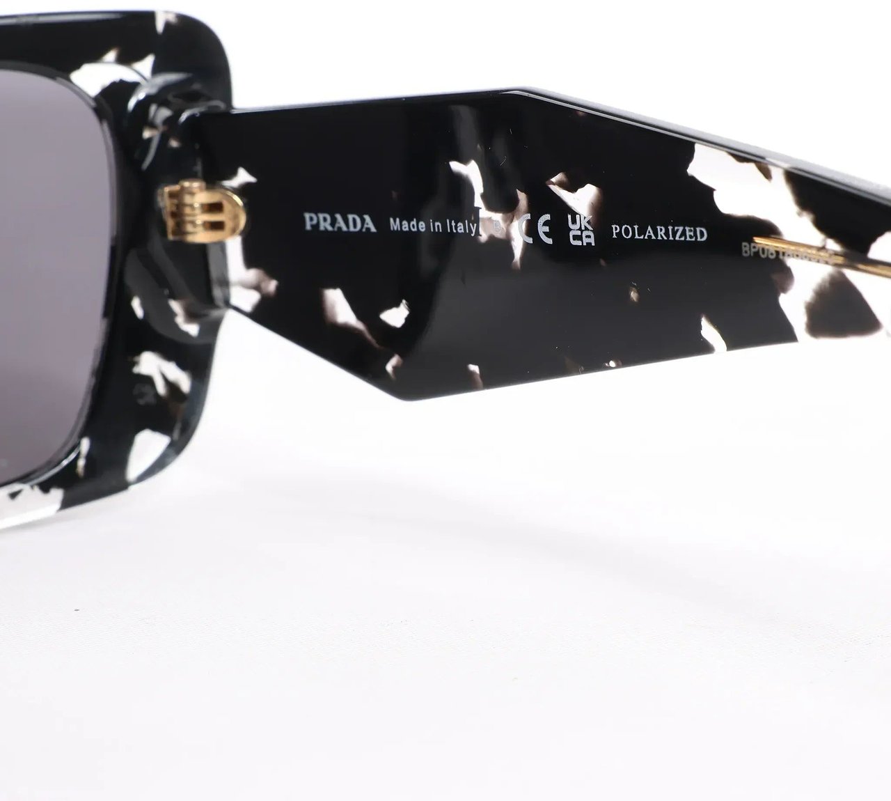 Prada Cat Eye-Frame Sunglasses in Black PR 08Y Zwart