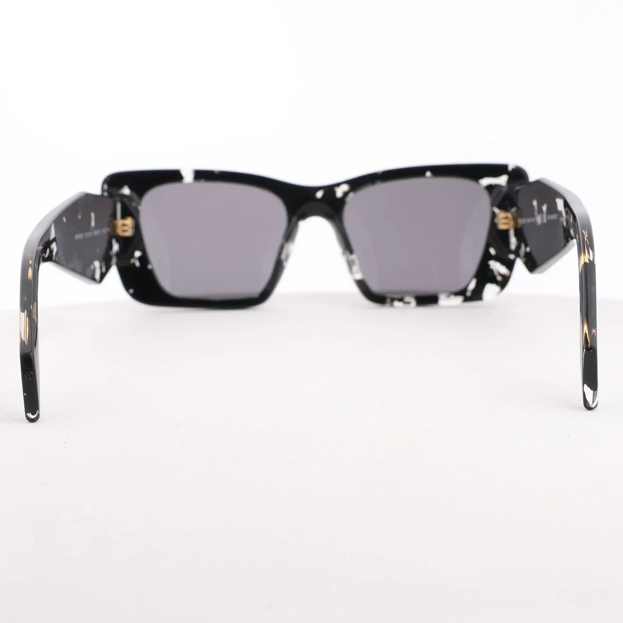 Prada Cat Eye-Frame Sunglasses in Black PR 08Y Zwart