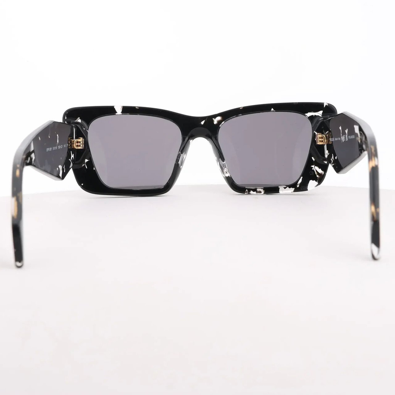 Prada Cat Eye-Frame Sunglasses in Black PR 08Y Zwart