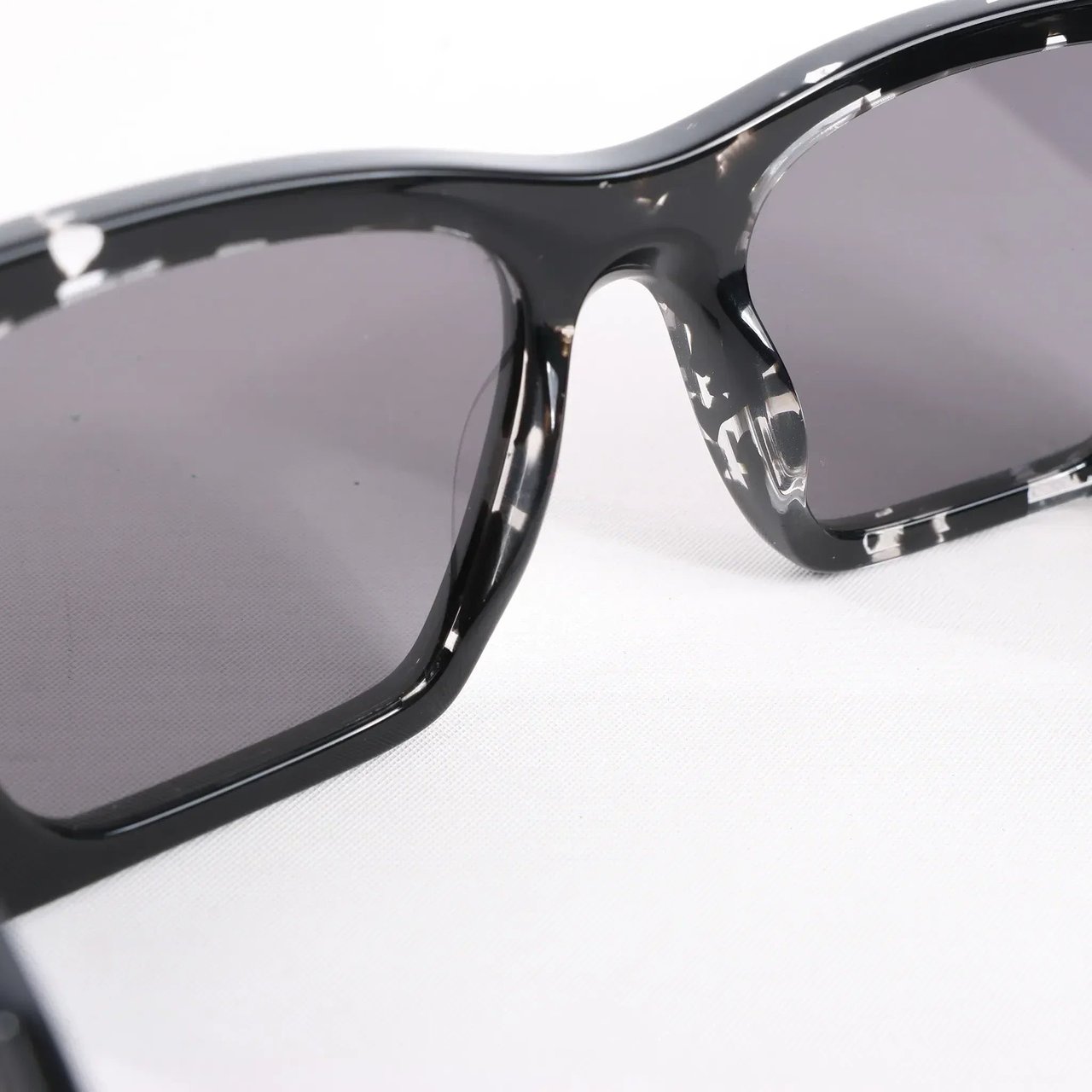 Prada Cat Eye-Frame Sunglasses in Black PR 08Y Zwart