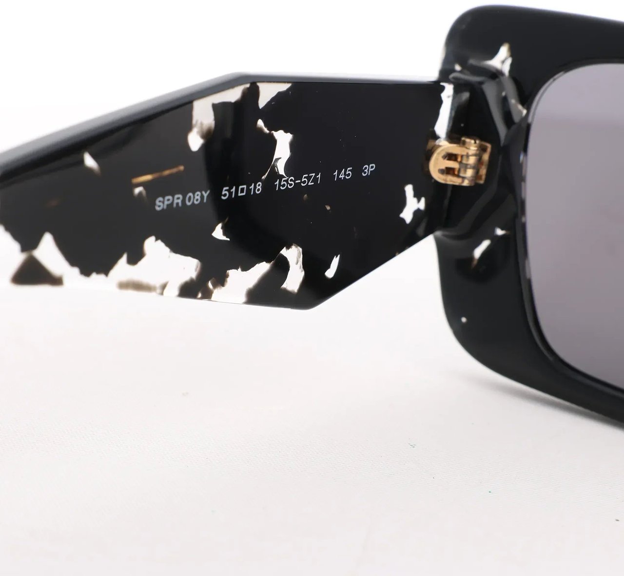 Prada Cat Eye-Frame Sunglasses in Black PR 08Y Zwart