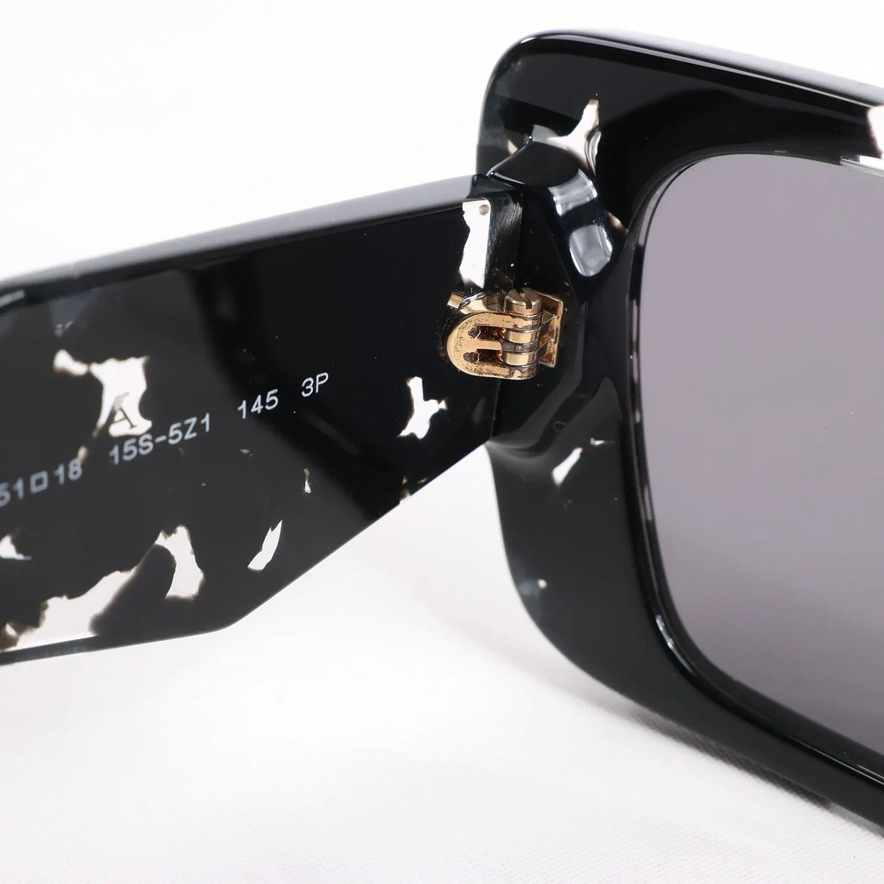 Prada Cat Eye-Frame Sunglasses in Black PR 08Y Zwart