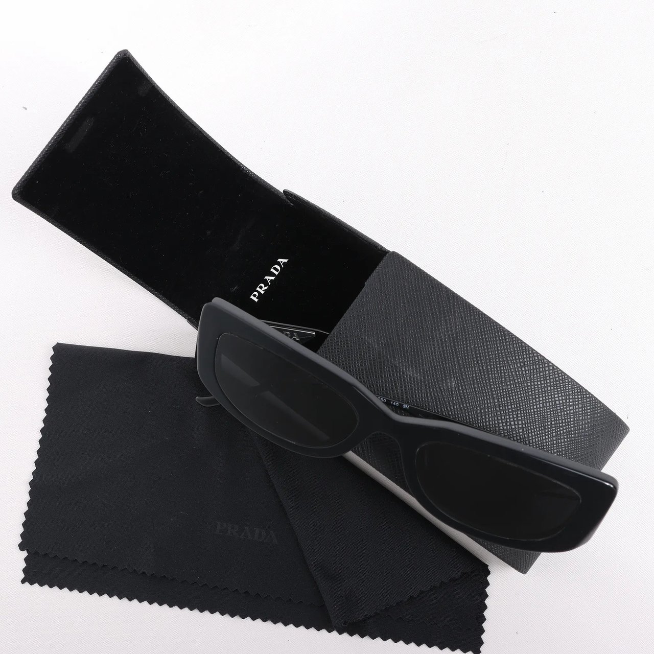 Prada Sunglasses in Black PR 14YS Zwart