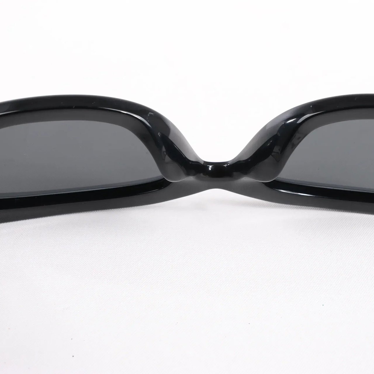 Prada Sunglasses in Black PR 14YS Zwart