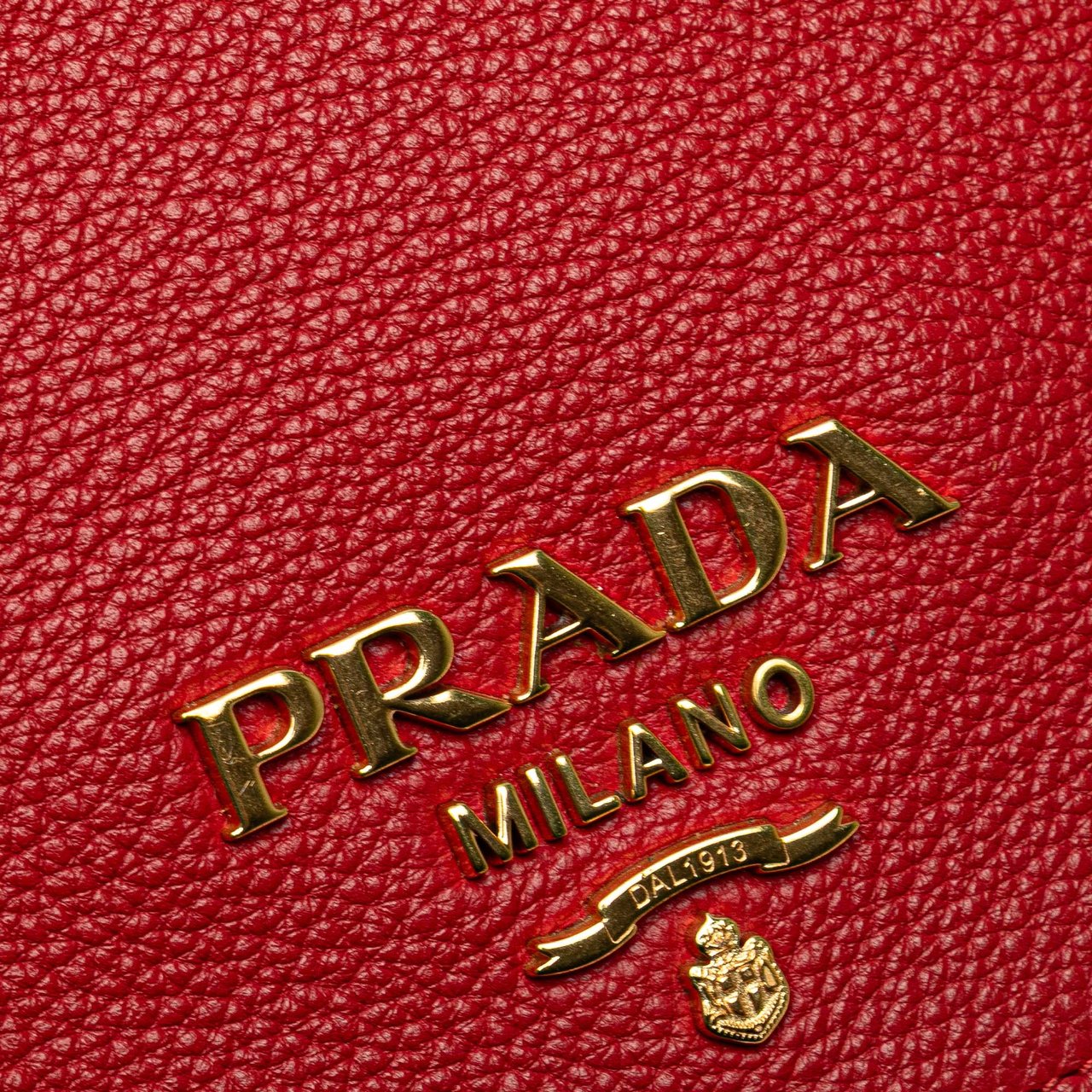 Prada Vitello Daino Flap Crossbody Rood