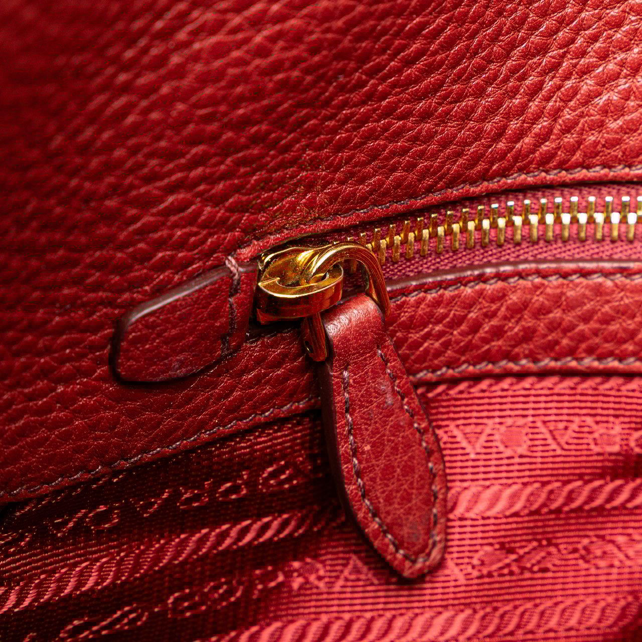 Prada Vitello Daino Shopping Tote Rood