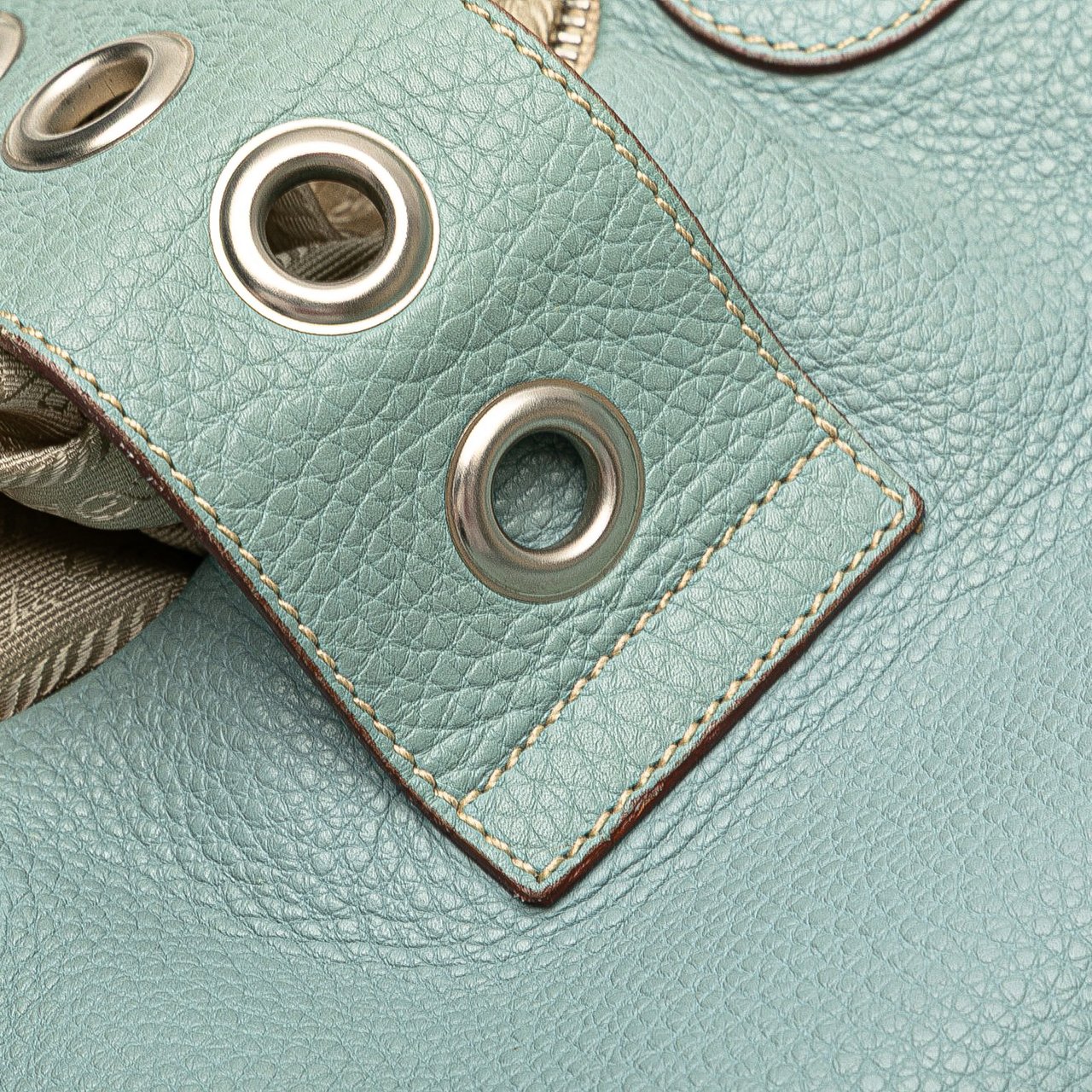 Prada Vitello Daino Shoulder Bag Blauw