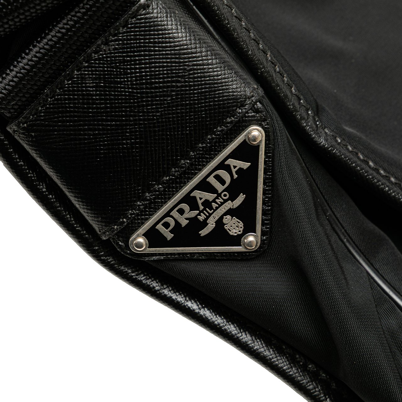 Prada Tessuto Buckle Messenger Bag Zwart