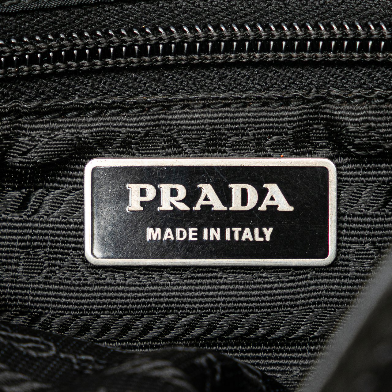 Prada Tessuto Buckle Messenger Bag Zwart
