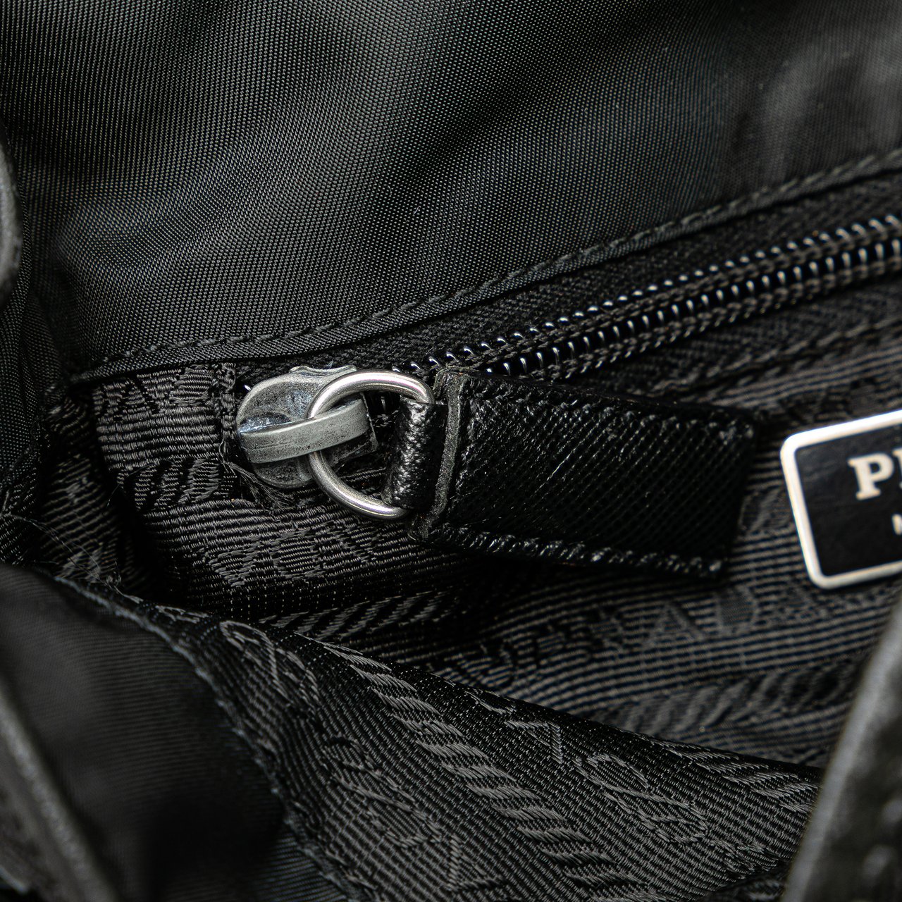 Prada Tessuto Buckle Messenger Bag Zwart