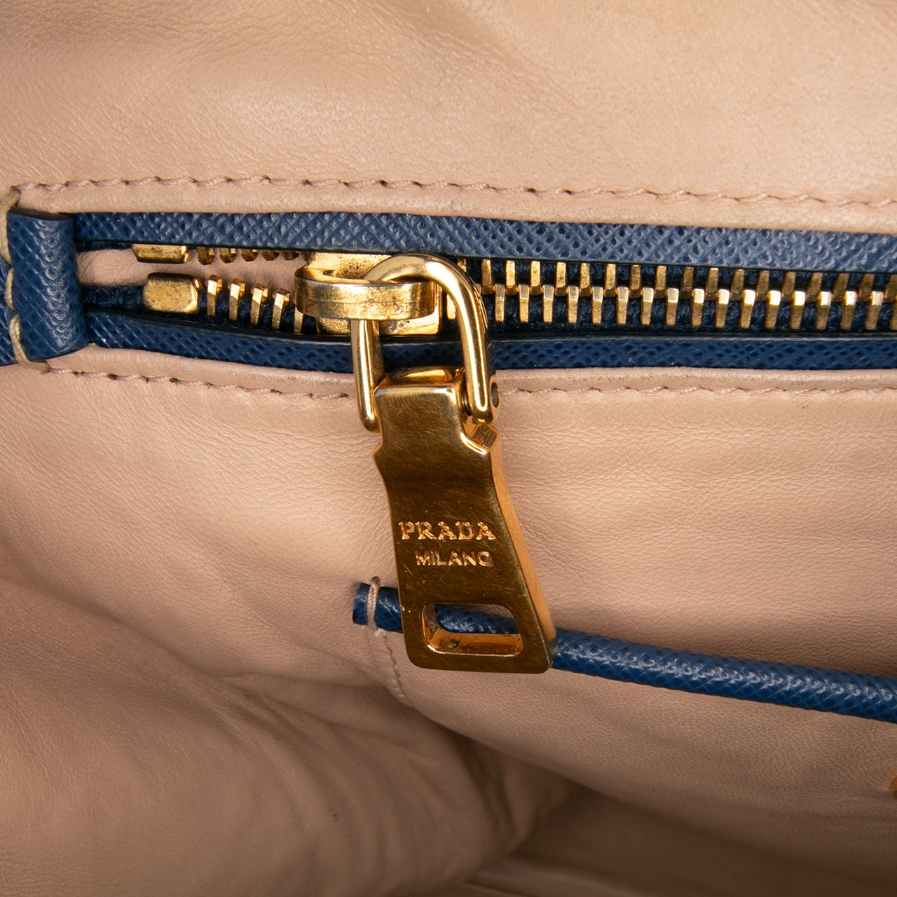 Prada Bicolor Saffiano Lux Promenade Dome Handbag Blauw