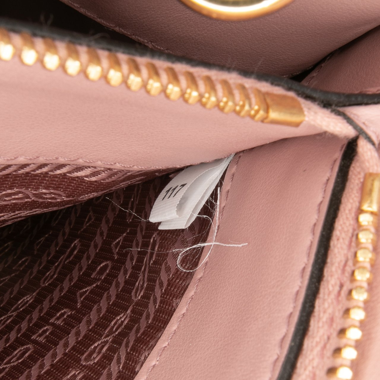 Prada Small Saffiano Cuir Monochrome Top Handle Tote Roze