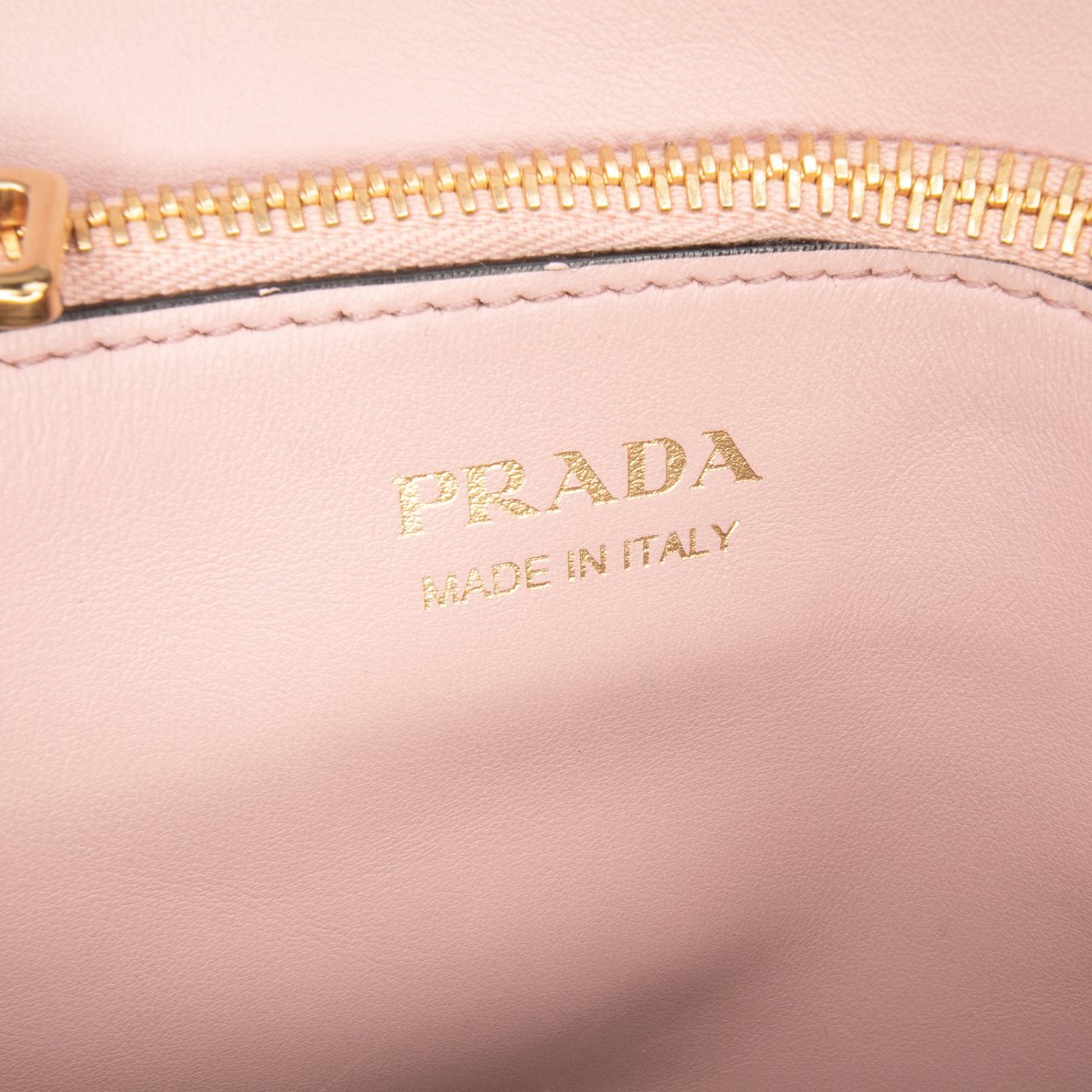 Prada Small Saffiano Cuir Monochrome Top Handle Tote Roze